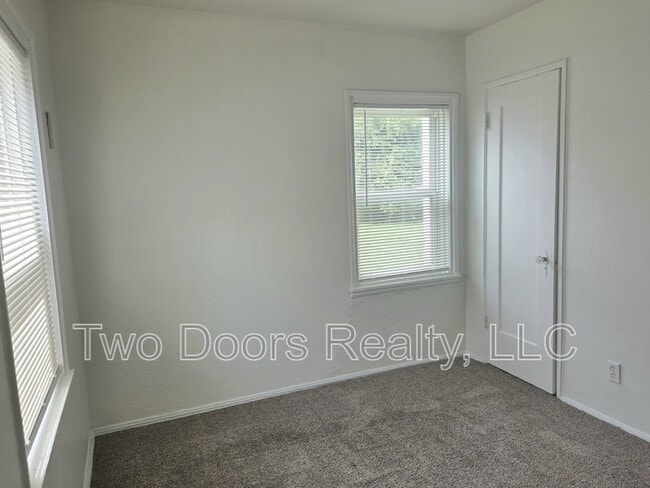 Photo - 222 W Fairchild Dr House