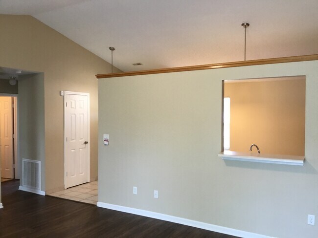 Foto del edificio - 5819 Woodcote Drive