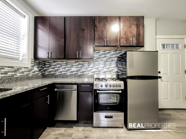 Building Photo - 433 W Belden Ave