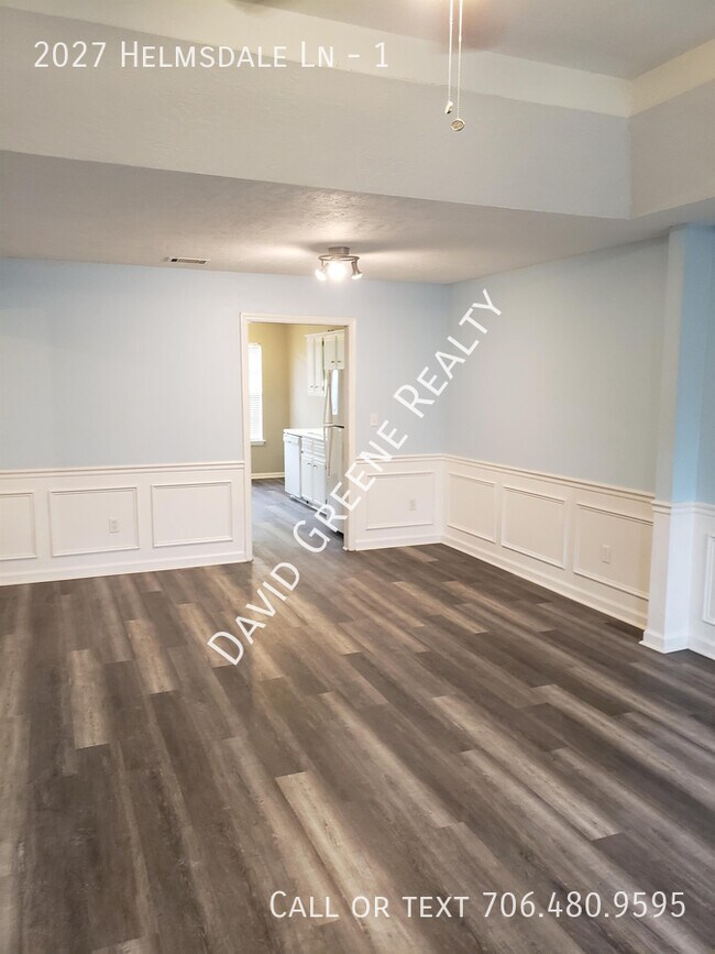 Building Photo - 2027 Helmsdale Ln
