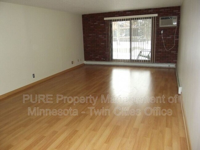 Building Photo - 5627 Green Cir Dr