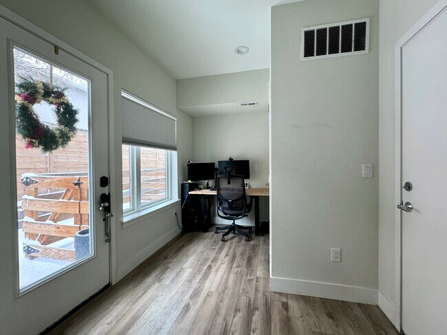 Foto del edificio - 1198 S Reed Way