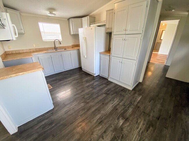 Foto del edificio - Convenient Bell City Rental | Just Minutes from the Helms Road LNG Park & Ride