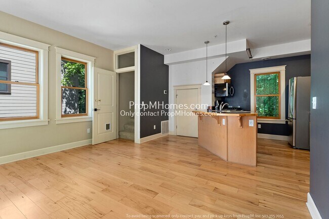 Foto del edificio - Two-Bedroom End Unit Condo in Goose Hollow! DEPOSIT SPECIAL