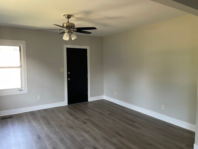 Foto del edificio - 4761 Warnock Ave