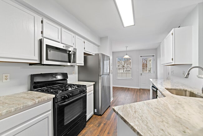 Kitchen / breakfast area - 2504 Cortland Ln