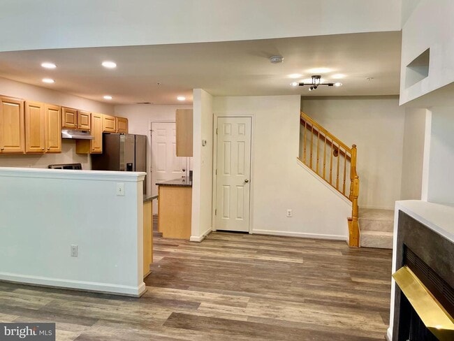 Building Photo - 1883 Crescent Park Dr