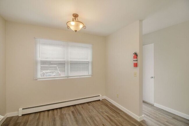 Foto del edificio - COMING SOON 2-Bed/1.5-Bath Townhouse with ...
