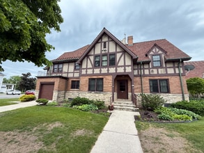 Building Photo - 523 St Clair Ave