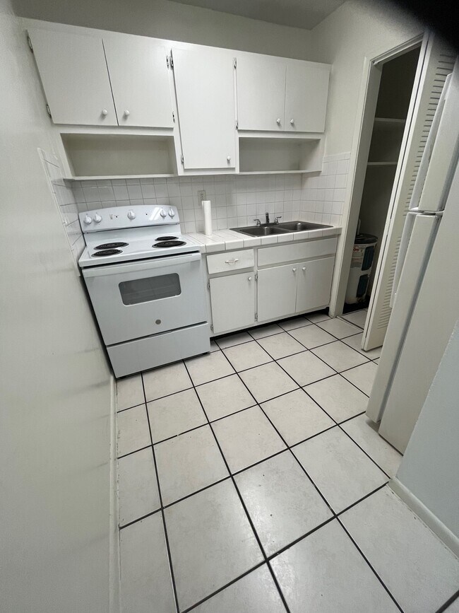 Foto del edificio - 717 NE 13th Ct