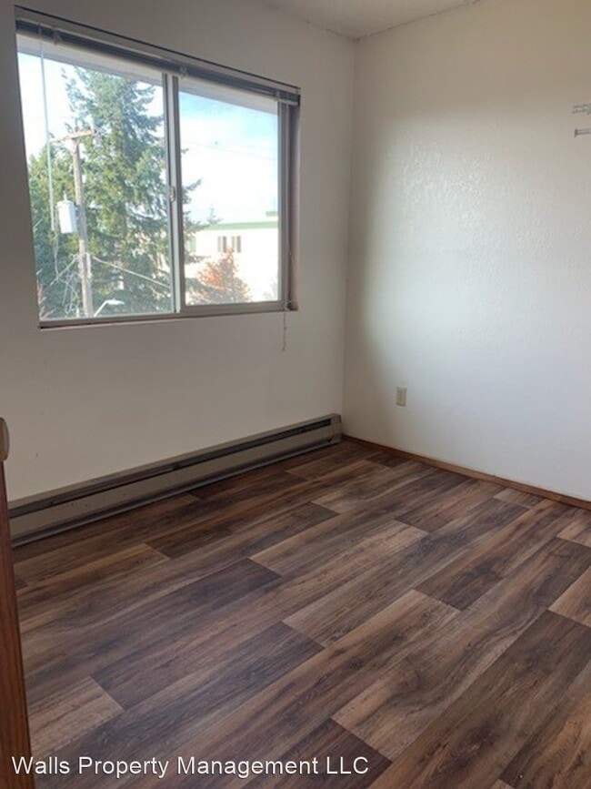 Building Photo - 8732 Phinney Ave N