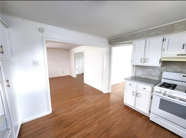 Building Photo - 734 Bellanger St