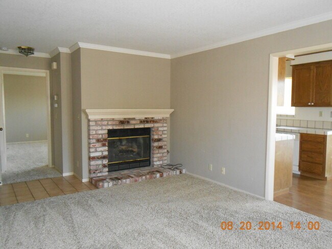 Building Photo - South Salinas Apartment