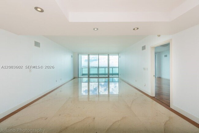 Foto del edificio - 1331 Brickell Bay Dr
