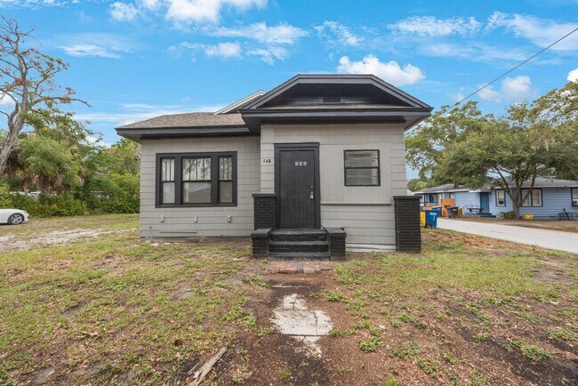 Foto del edificio - Large 3bdrm/1bath/+ bonus room ***Section ...