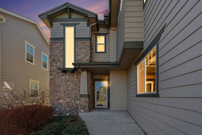 Foto del edificio - 12900 Grant Cir W