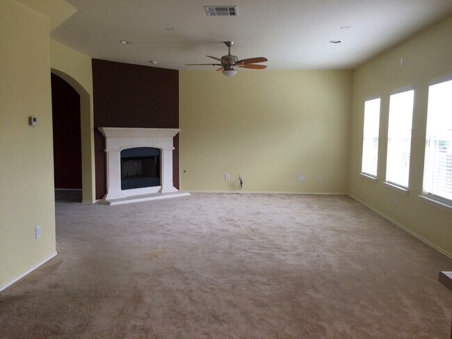 Foto del edificio - 3604 Sandy Brook Dr