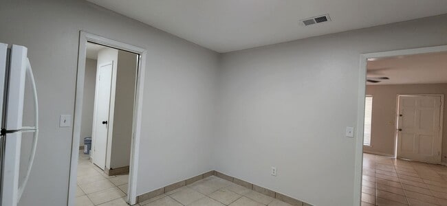 Building Photo - Beverly Dr. Duplex