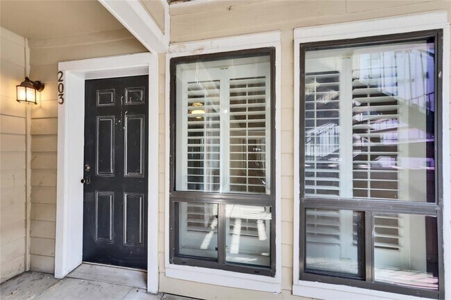 Building Photo - 2510 San Gabriel unit St