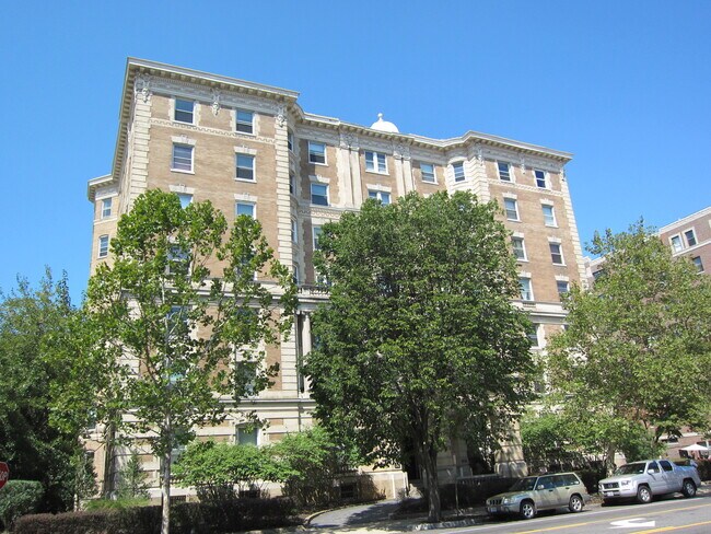 El Woodley - 1851 Columbia Rd NW
