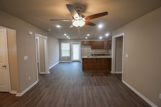 Building Photo - Nice 3 Bedroom 2 Bath Home!!