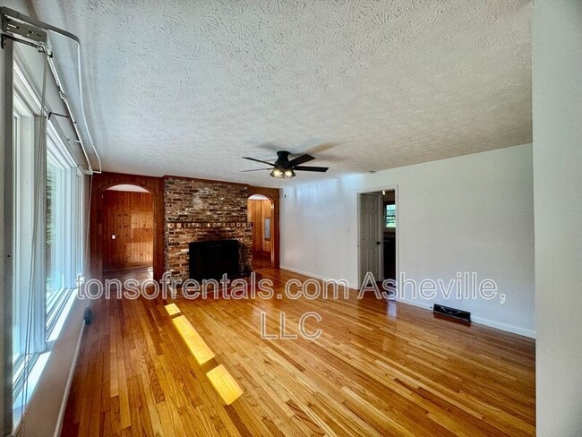 Foto del edificio - 1574 Lynn Rd