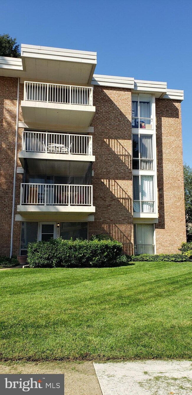 Foto del edificio - 2655 Redcoat Dr