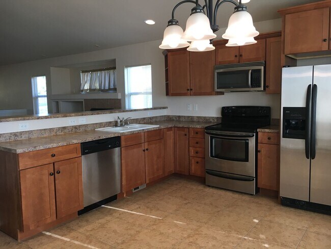 Foto del edificio - 3 Bed 2.5 Bath Townhouse w/ AC - Available...