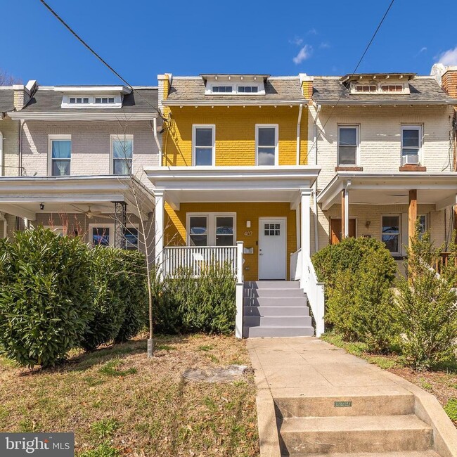 Building Photo - 407 Delafield Pl NW
