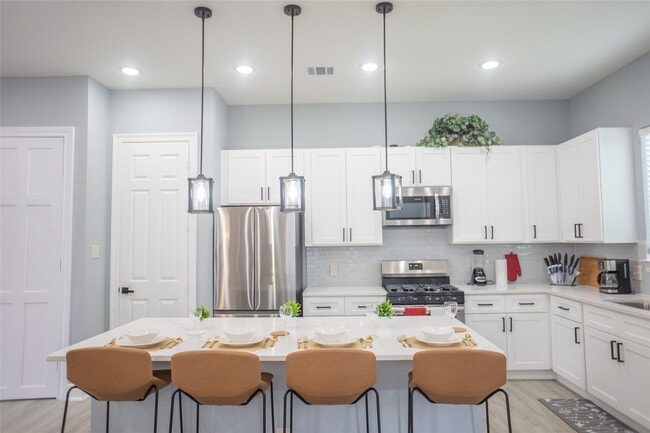 Foto del edificio - 2214 Des Chaumes St