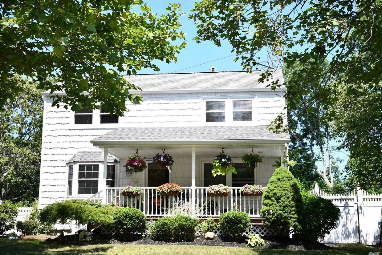 Primary Photo - 242 Eastwood Blvd