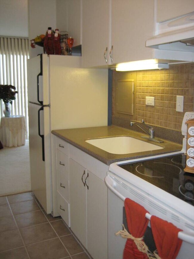 Building Photo - 710 Lunalilo St