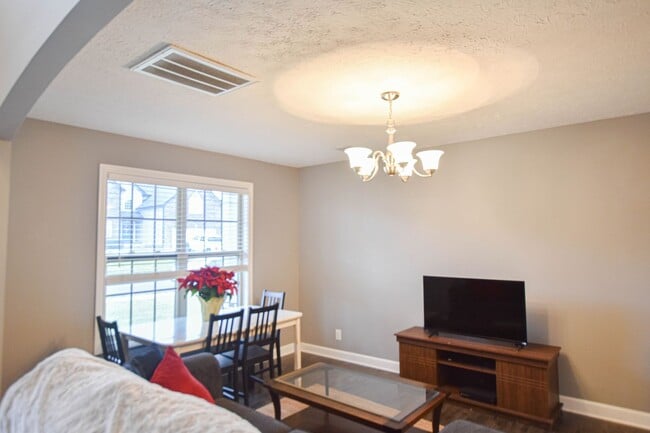 Foto del edificio - Pet Friendly Four Bedroom!