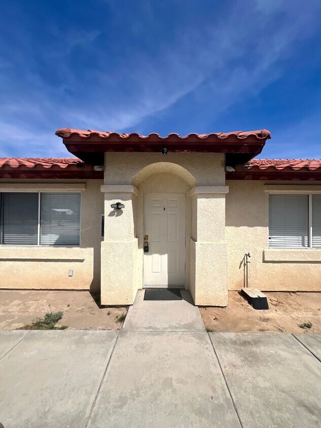 Primary Photo - 6685 Ocotillo Ave