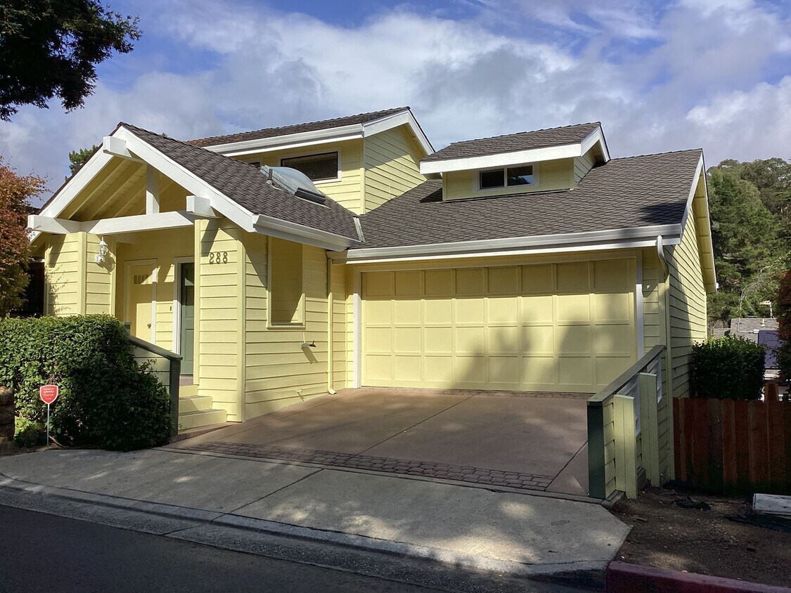 Foto principal - Two Story Aptos Home