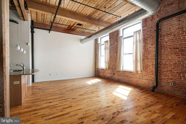 Building Photo - 1524 N Hancock St