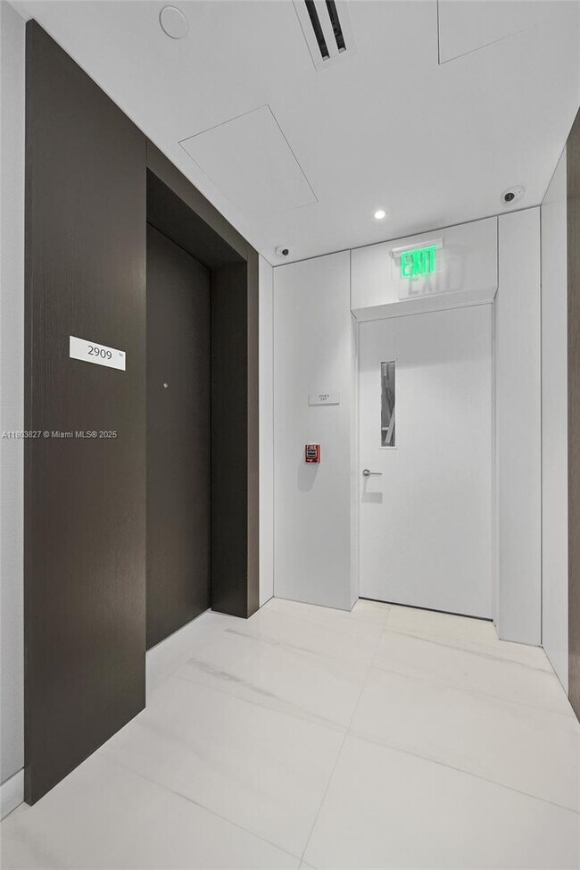Foto del edificio - 300 Biscayne Blvd Way