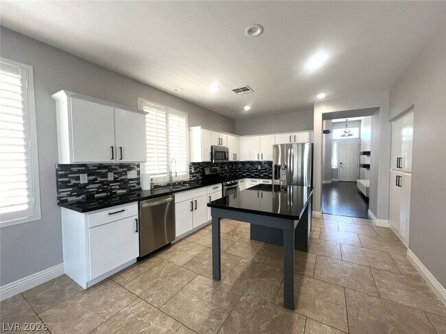 Foto del edificio - 5923 Poplar Tree St