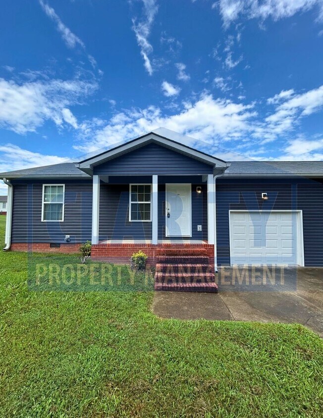 Foto principal - Two bedroom townhome w/garage!