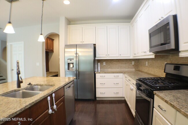 Building Photo - 175 Starlis Pl