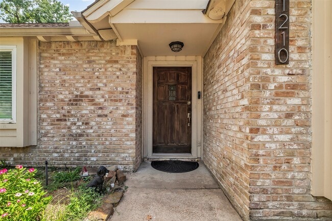 Building Photo - 1210 Forsythe Ln