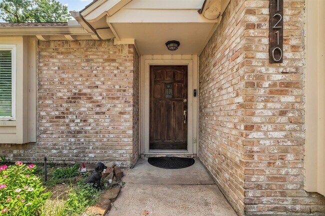 Foto del edificio - 1210 Forsythe Ln