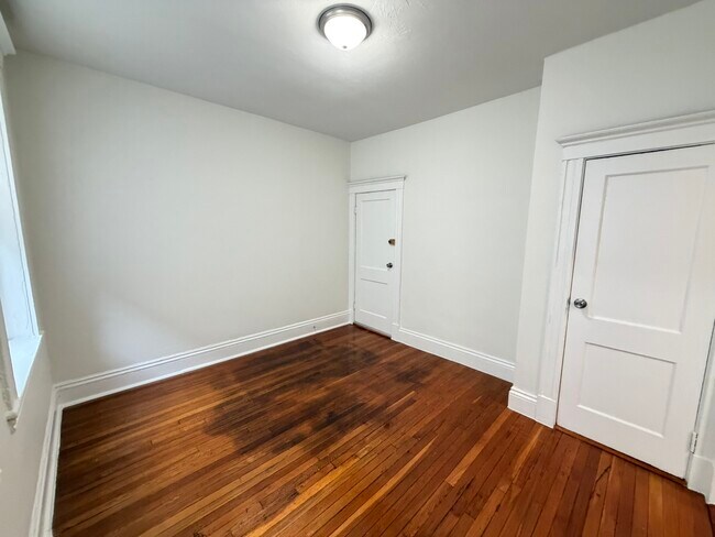Building Photo - 159 Kelton St