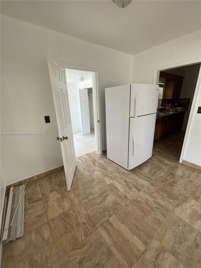 Building Photo - 16930 Northeast 21st Avenue Apt #16930, No...