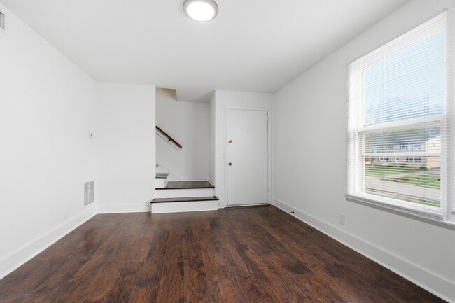 Building Photo - 750 McPherson Dr