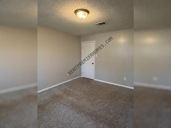 Building Photo - 8404 Shelley Dr