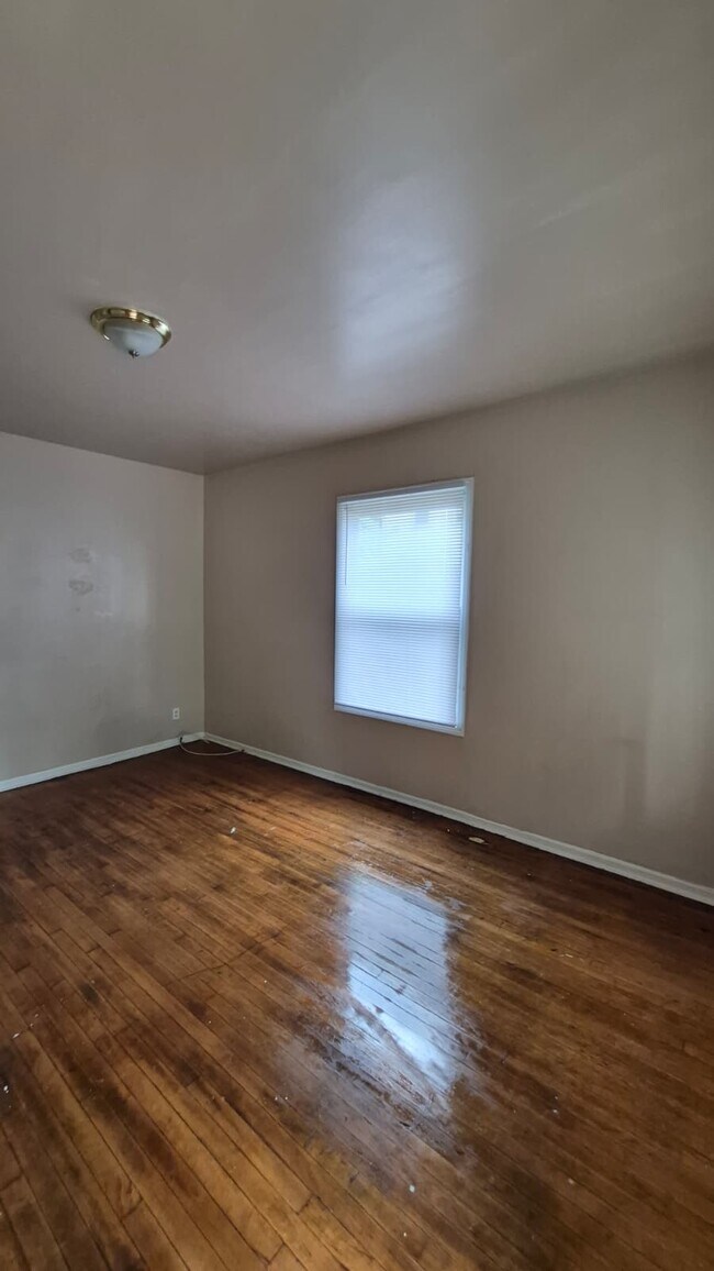 Foto del edificio - 3834 N Port Washington Rd