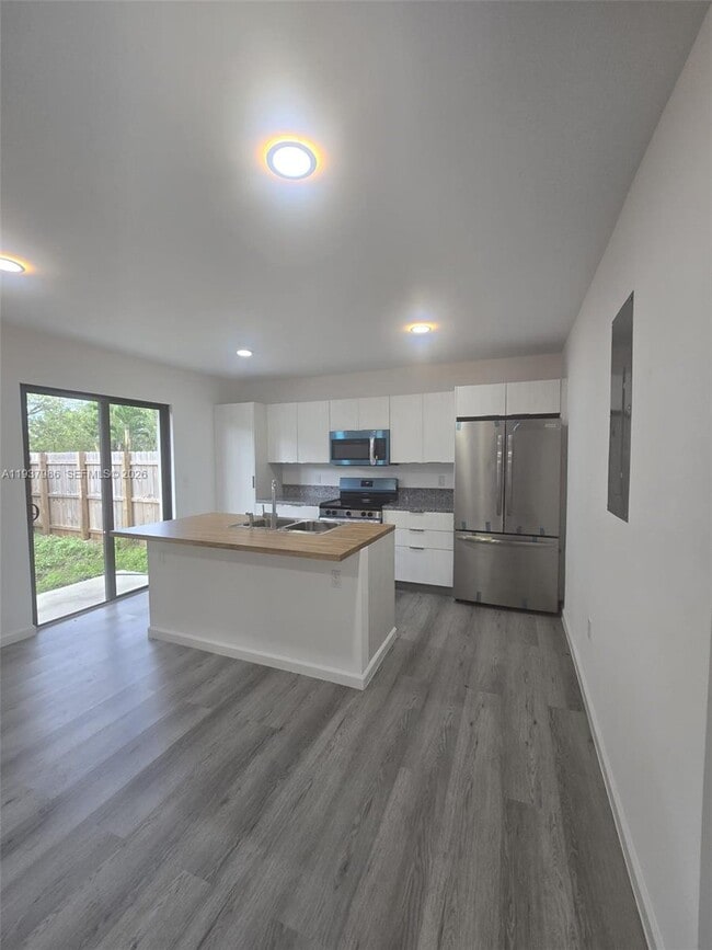 Foto del edificio - 568 NW 7th St