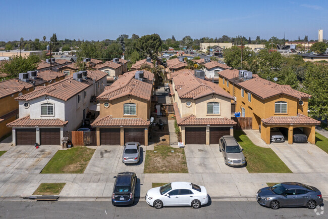 Foto aérea - Grand View Duplexes