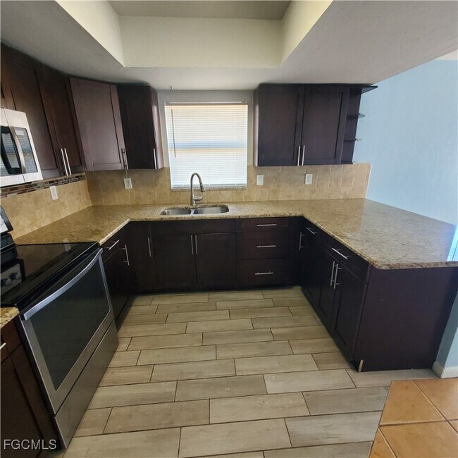 Foto del edificio - 421 Hancock Bridge Pkwy